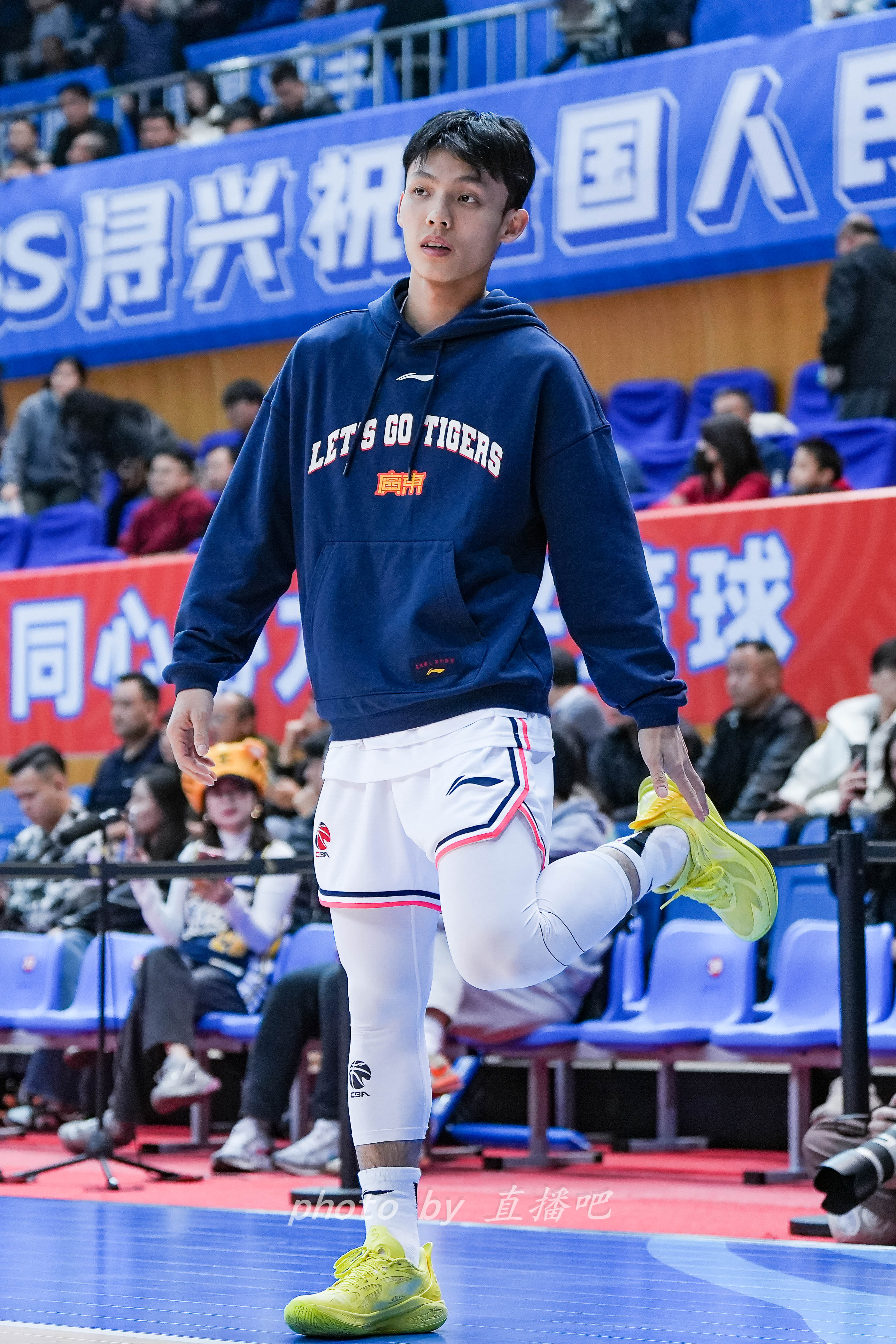 “控球中鋒”！徐杰這身體素質(zhì)有億點(diǎn)東西